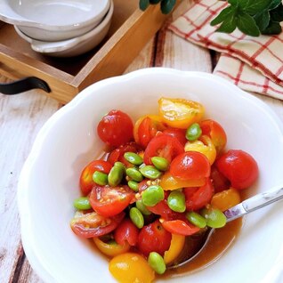 ちぎりトマトと枝豆のピリ辛中華サラダ